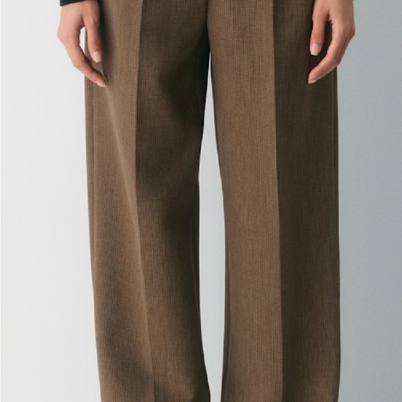 Aritzia Low-Rise the Effortless Pant (Re)ssential - Picture 9 of 11